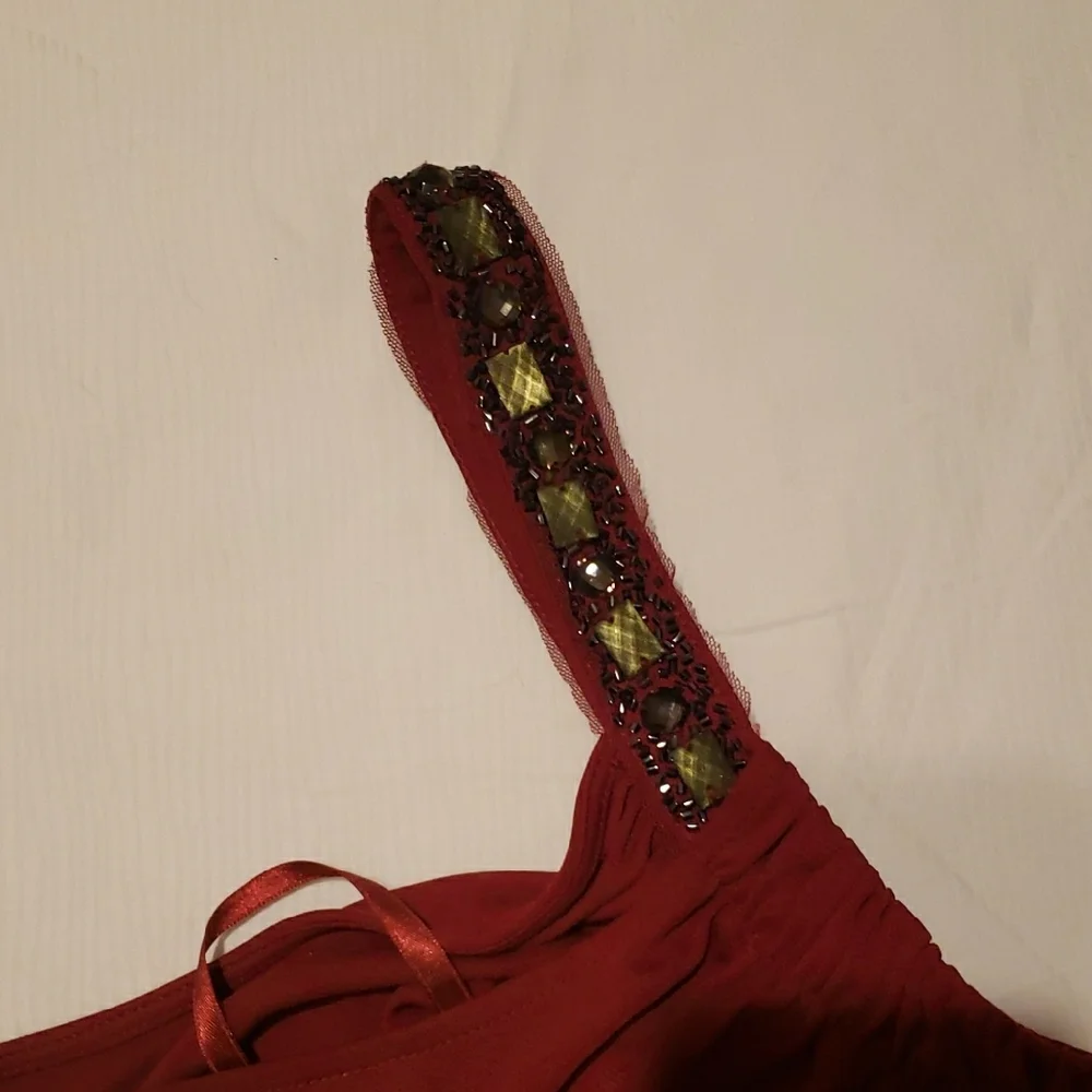 BCBGMAXAZRIA Elegant Red One-Shoulder Top - Picture 2 of 8